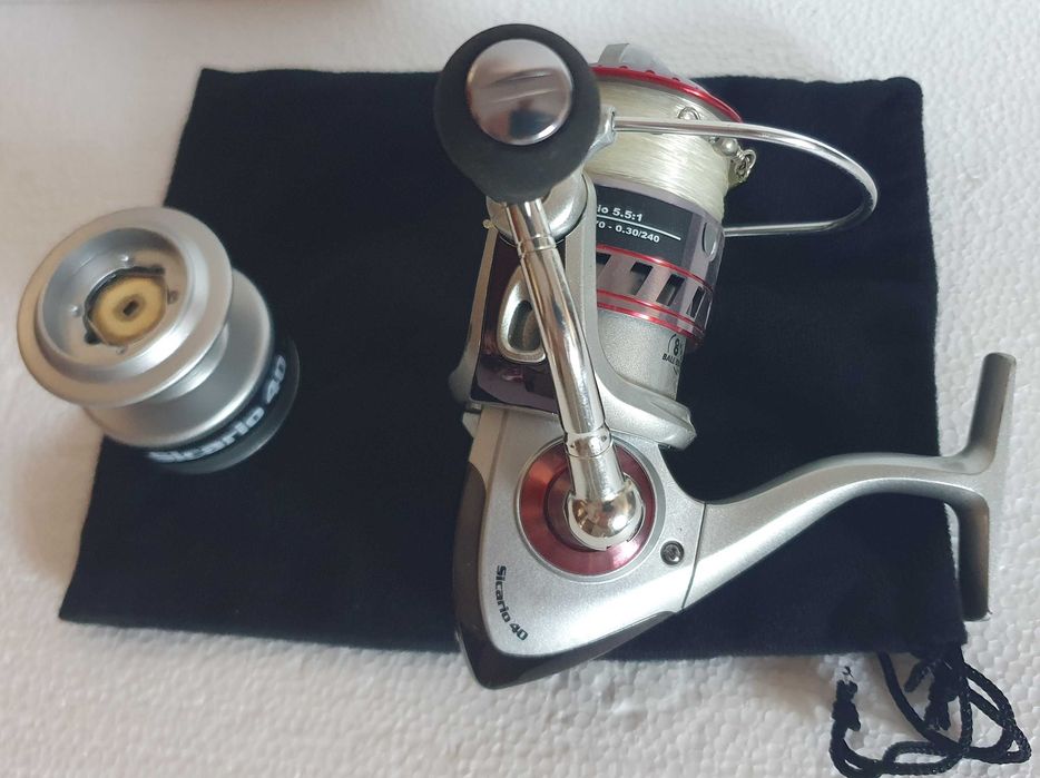 Carreto de pesca Colmic Sicario 40 com duas bobines e caixa original