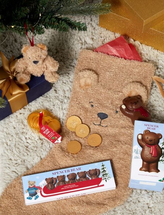 Тривимірна панчоха Spencer Bear™. Постачальник: Marks & Spencer