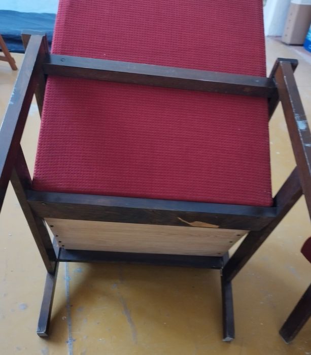 Fotele z PRLu - na sprężynach.