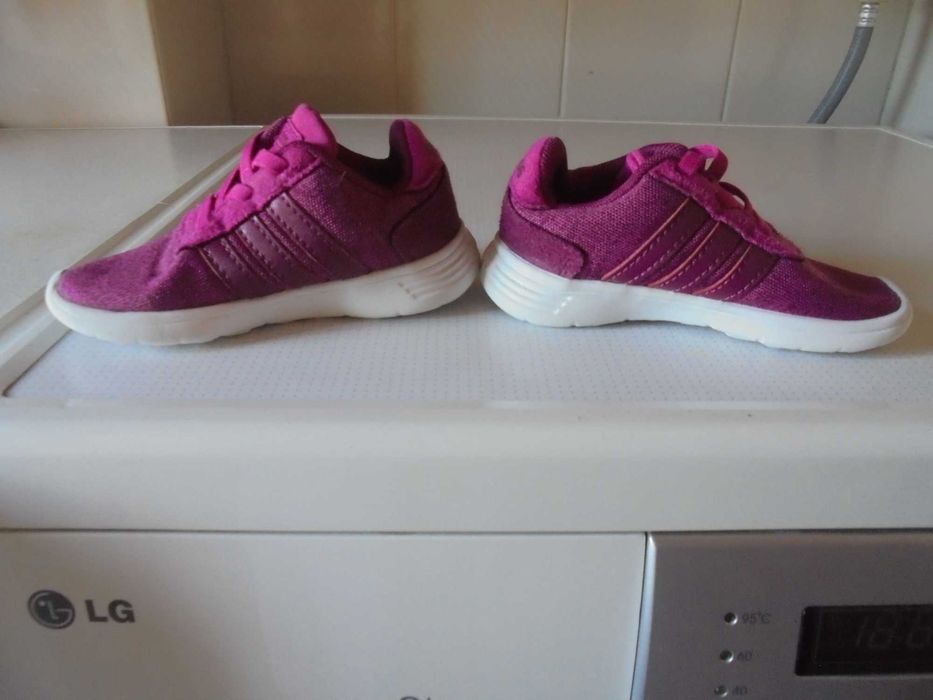 ténis de menina da marca adidas
