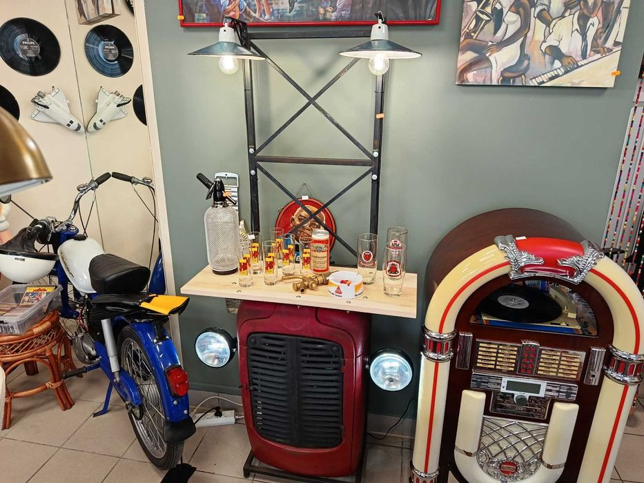 Barek Bar Loftowy Industrial Wykonany z Przodu Starego Ciągnika Rolniczego