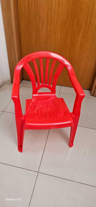 Cadeira pequena para criança ( vermelha)