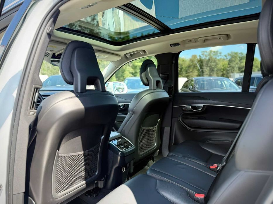 Volvo XC90      2020