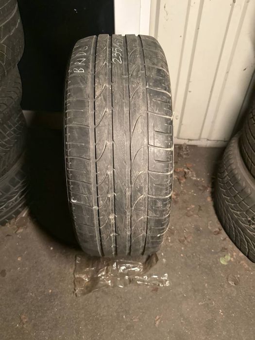 Brigestone Dueler HP sport 235/45/19 лето 1 шт