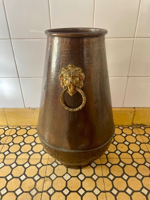 Pote em cobre antigo