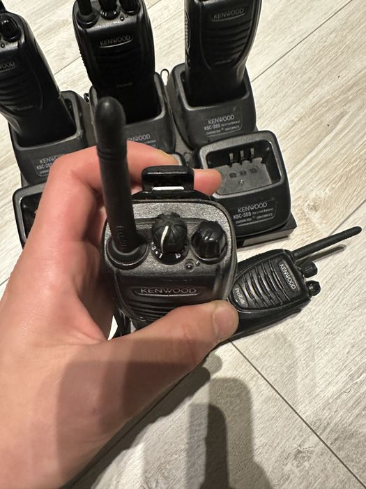 Zestaw radiotelefonów Kenwood + ładowarka na 6 sztuk