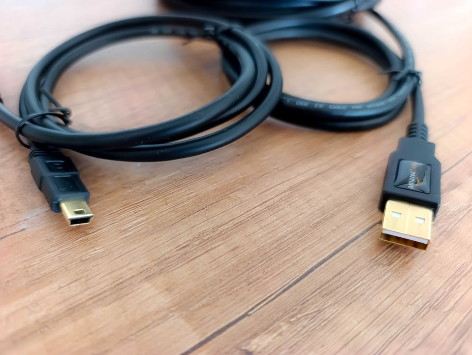 Zestaw nowych kabli USB-A, USB-B, USB-A mini, Display port do drukarki