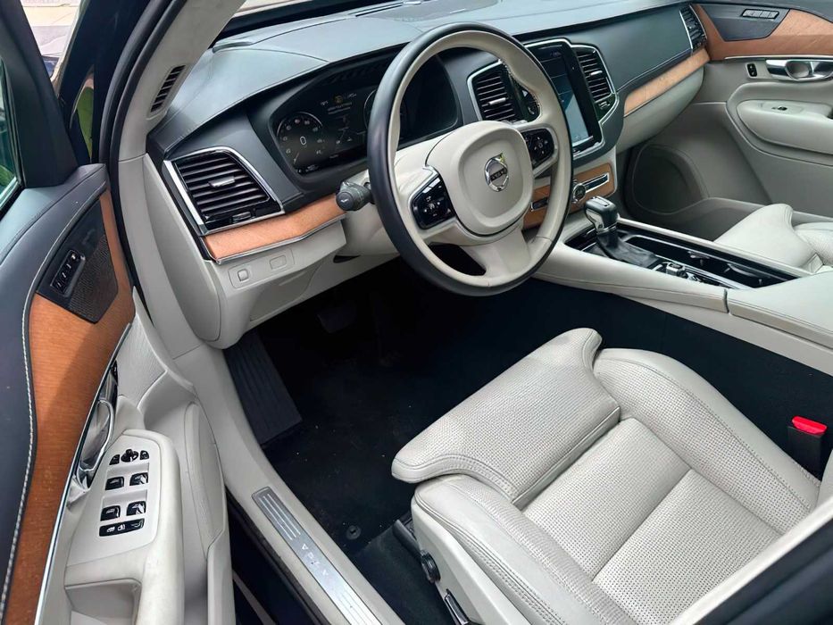 Volvo Xc90      2019