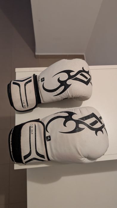 Luvas de boxe brancas