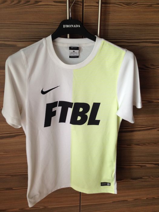 sportowa koszulka NIKE