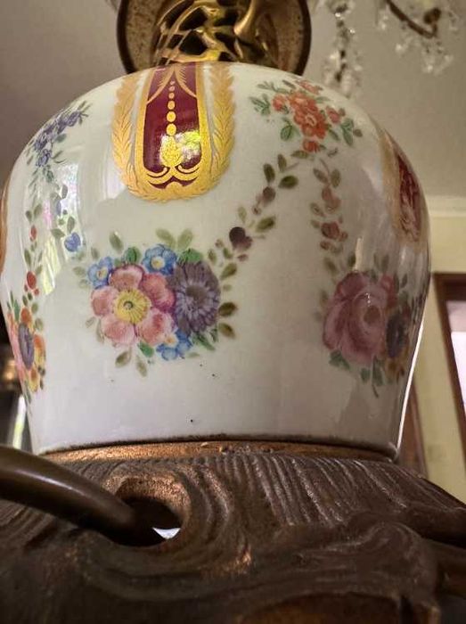 Par de Candeeiros Vintage em Porcelana Pintada e Bronze