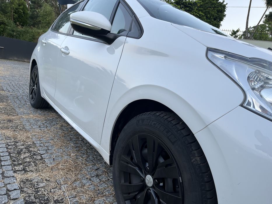 Peugeot 208 impecavel