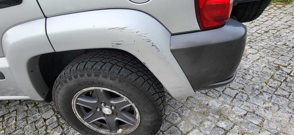 Jeep cherokee KJ Liberty 2500 crd 4x4