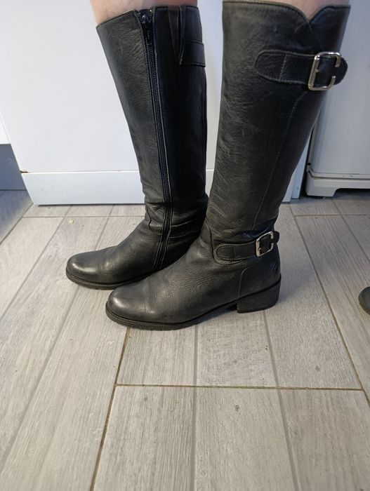 Botas em pele cano alto