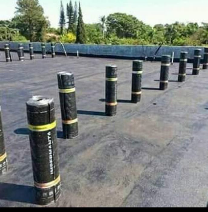 Aplicação de tela asfáltica troca de telhado estruturas de telhado.