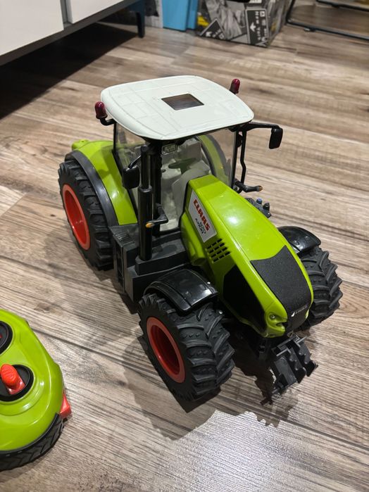Traktor zdalnie sterowany Claas Axion pilot