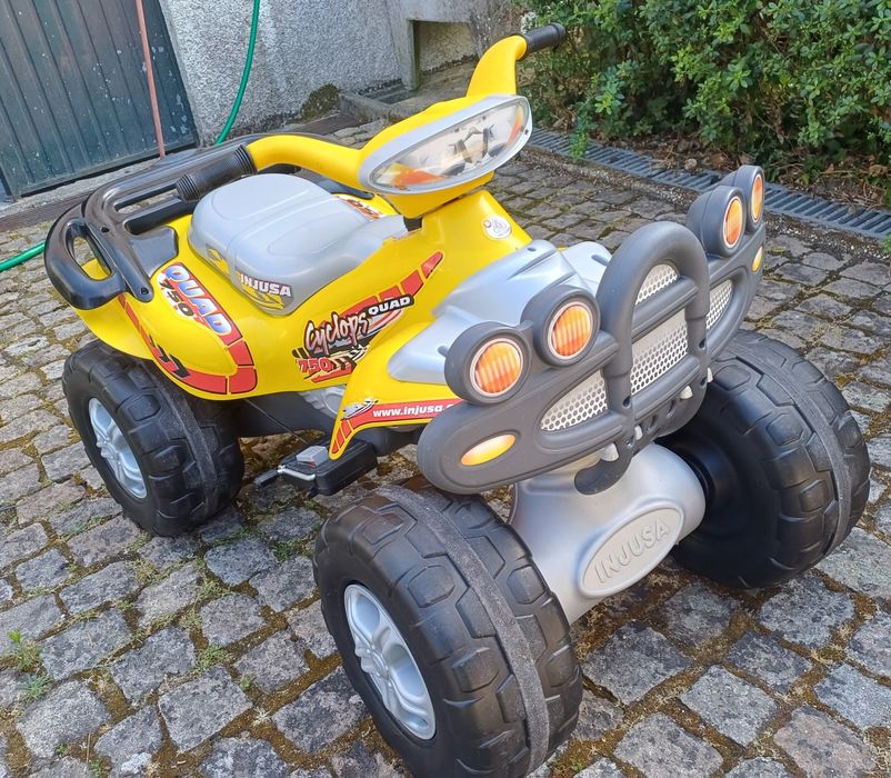 Vendo moto4 para criança