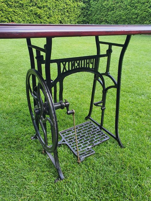 Maszyna do szycia stolik