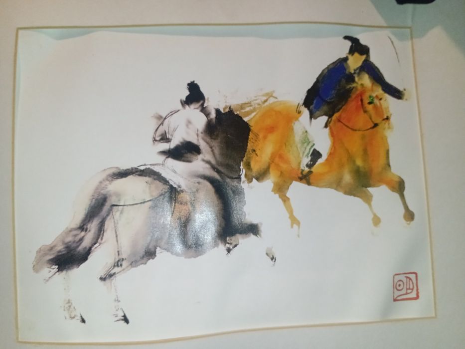 Pintura com assinatura está na foto