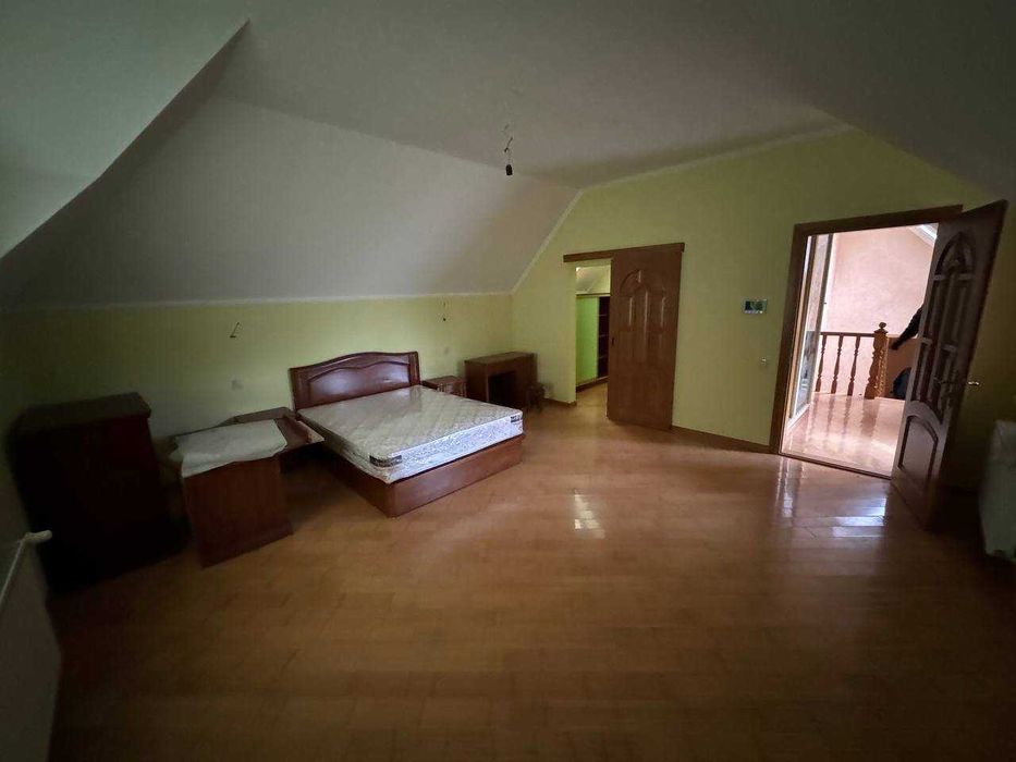 Продається двоповерховий  будинок у Брюховичах поряд з лісом