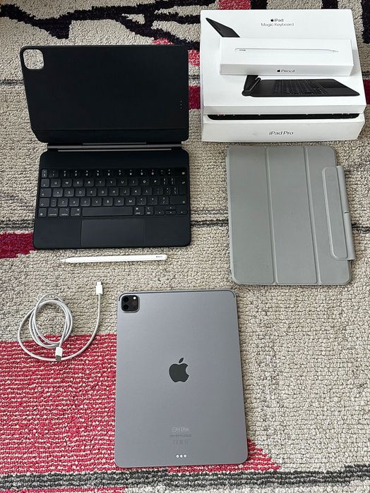Apple iPad Pro 11″ M2 128 GB + Magic Keyboard + Pencil 2 + etui