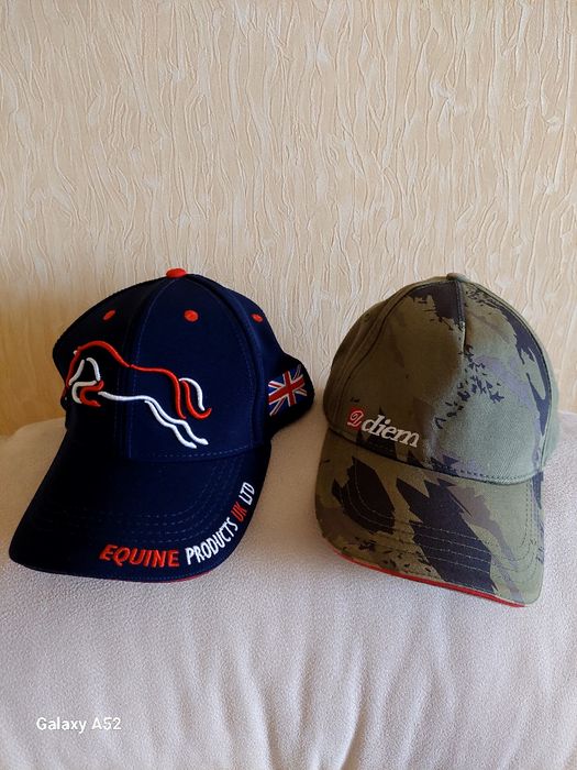 Продам бейсболки equine
