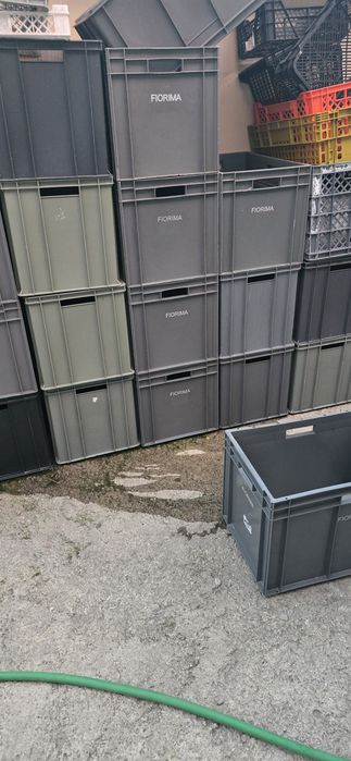 Cestos para varios trabalhos e barris de 50 ou 30 litros  de metal