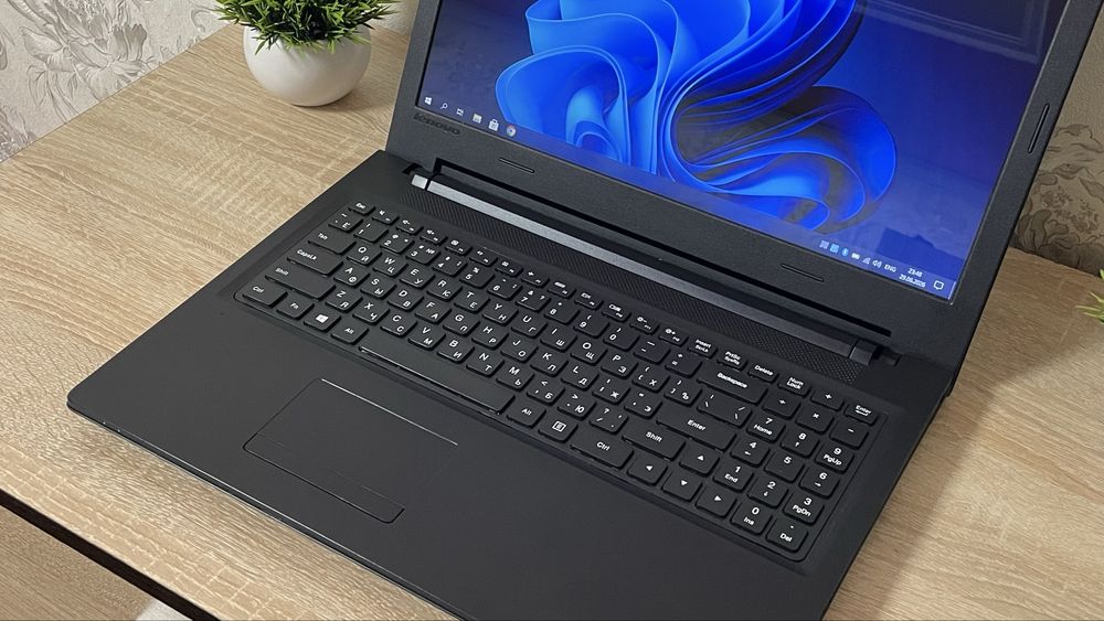 Ноутбук Lenovo IdeaPad 100-15IBD / 8 GB RAM / Nvidia GeForce 920M / 2 год. акб
