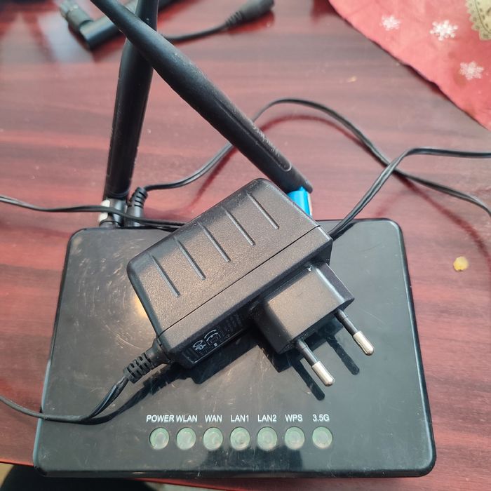 Używany router, kompletny