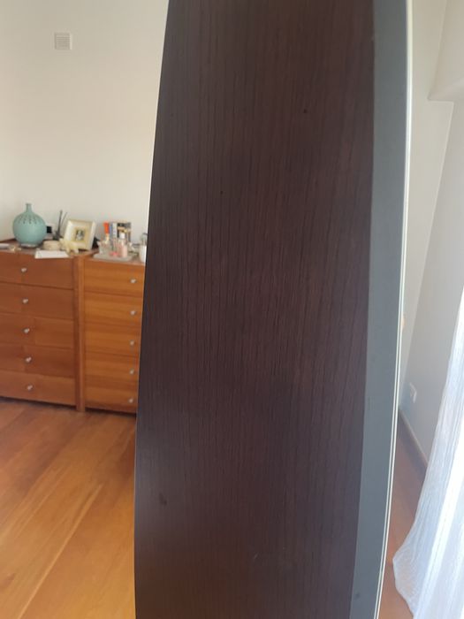 Espelho oval grande com madeira