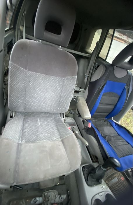 Передні сидіня Мазда Прімасі 2 2002.1.8