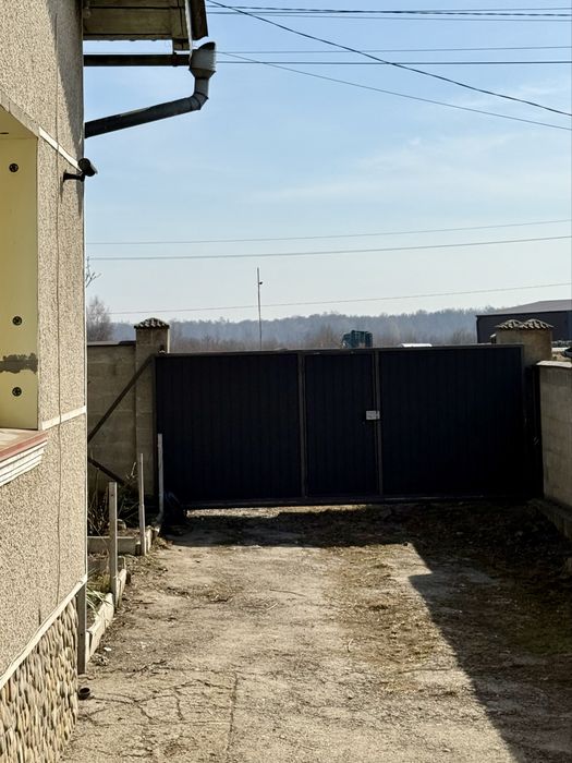 Продам житловий будинок з ділянкою в Драгомирчанах , 5хв до міста!