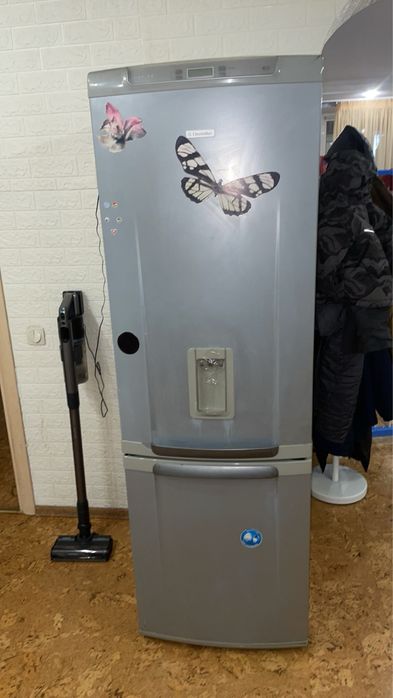 Холодильник Electrolux ENB 34405S
