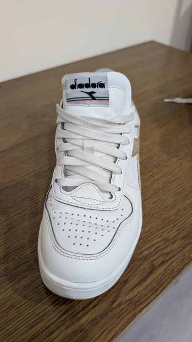 Б/у жіночі кросівски Diadora