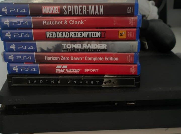 Ps4 com jogos e comando