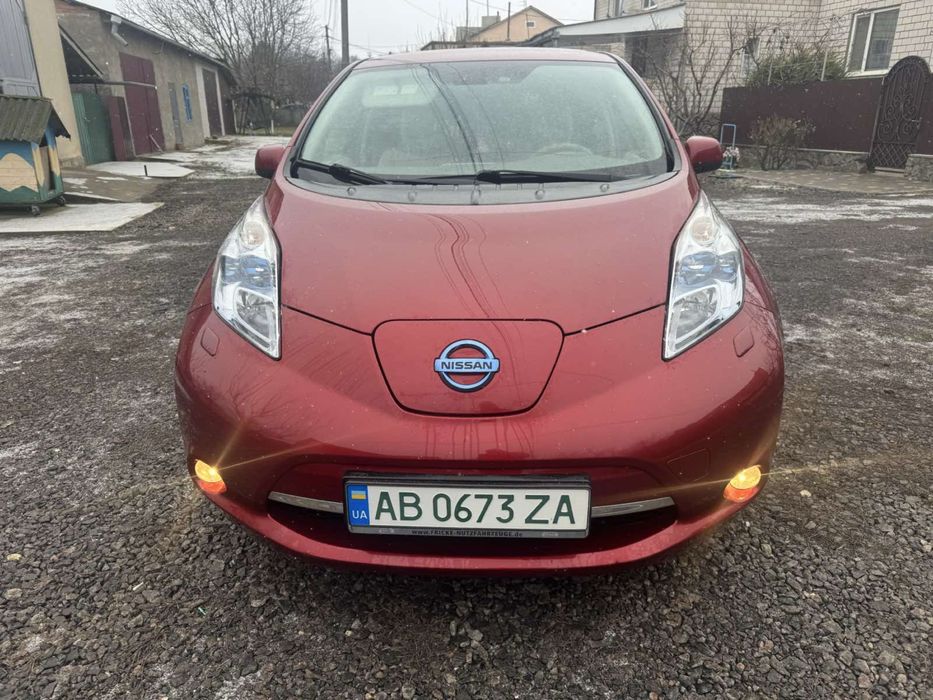 Nisan Leaf 2012 рік