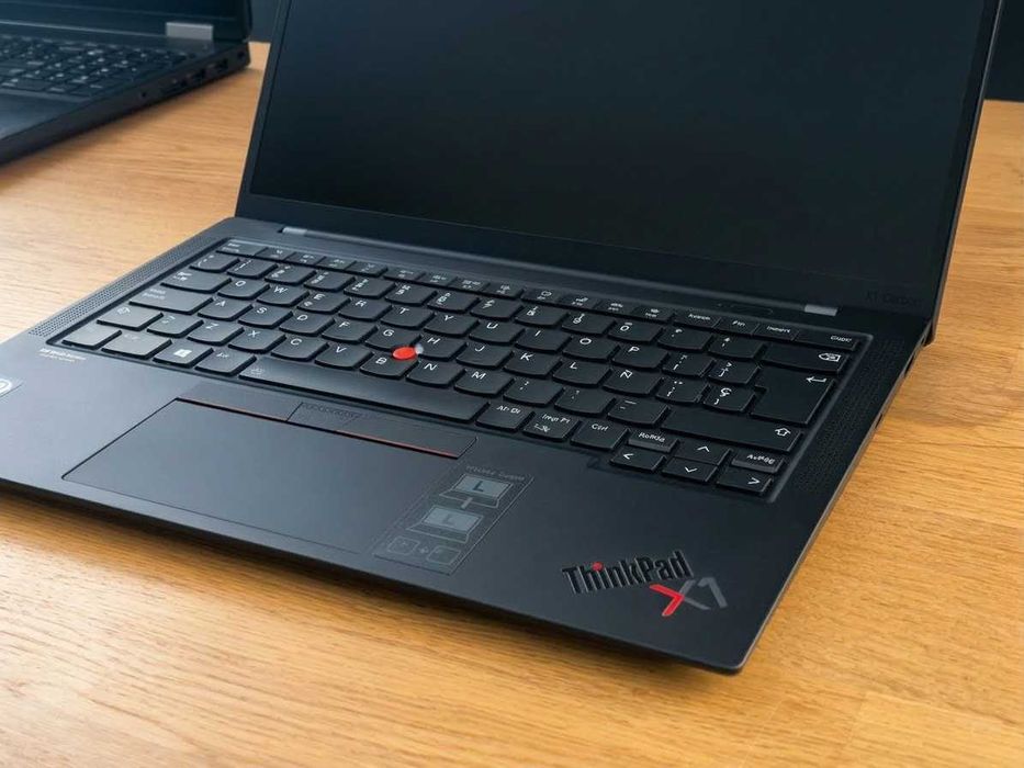 Сенсорний ноутбук 14" Lenovo ThinkPad X1 Carbon Gen 10 Intel Core i5-1245U 16Gb RAM 256Gb SSD NVMe FullHD IPS