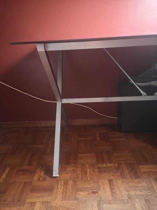 Mesa ou Secretária com tampo de vidro fumado C140xL70xA70