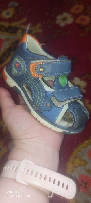 Продам сандалики на мальчика 23 размера
