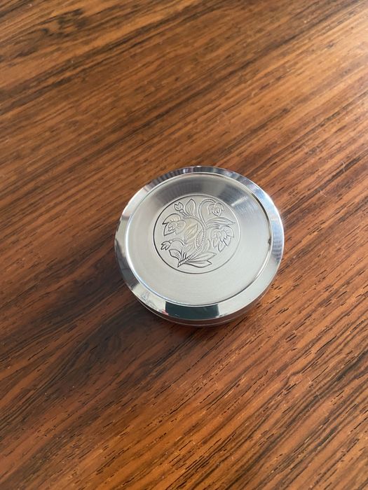 Caixa de comprimidos em prata