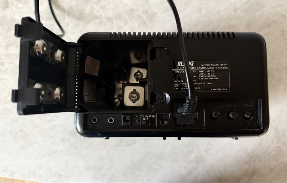 Stary retro telewizor z radiem RISING RS-786TV 5.5" -Niesprawny