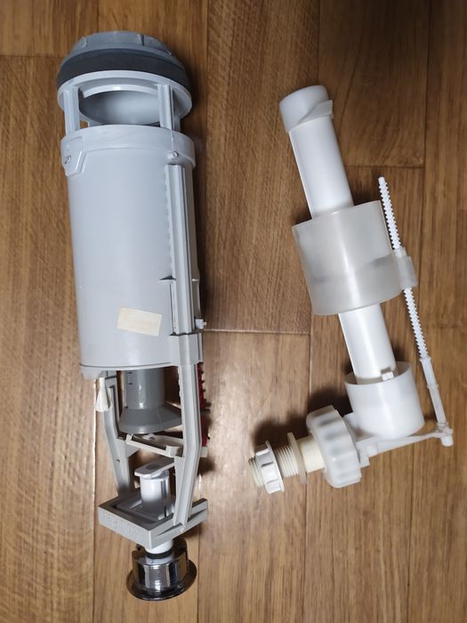 Продам комплект арматуры  для сливного бачка унитаза.