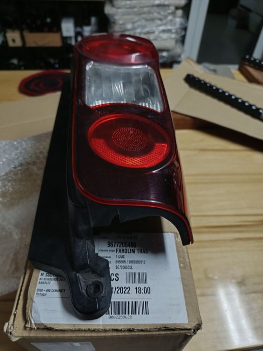 Farolim traz direito citroen berlingo