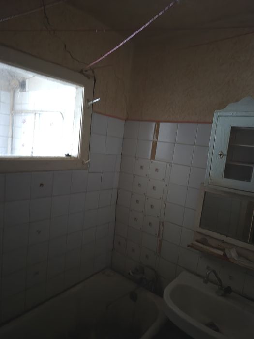 Продаж трьохкімнатной квартири під ремонт.