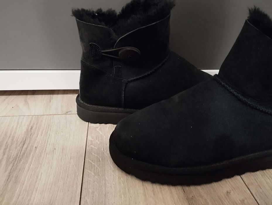 UGG Mini Bailey Button ll size 8 / 39