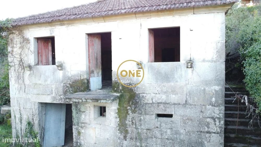 Ruina para reconstrução em Passô, Vila Verde