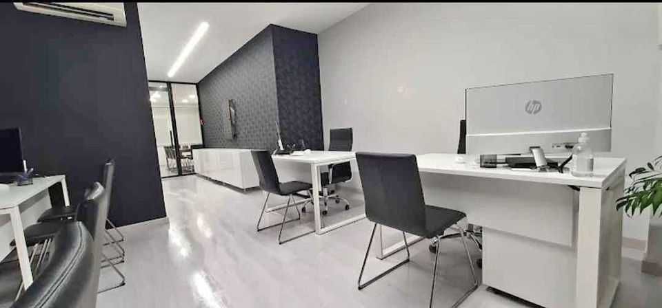 Secretária branca 120×80 e cadeiras