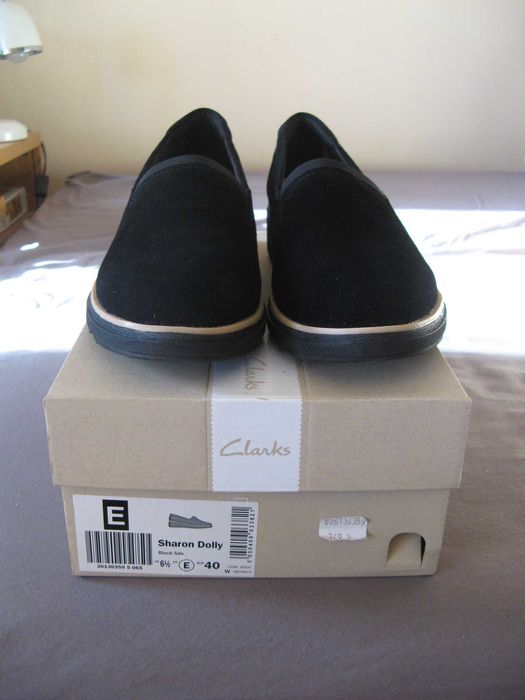 Czarne mokasyny marki Clarks