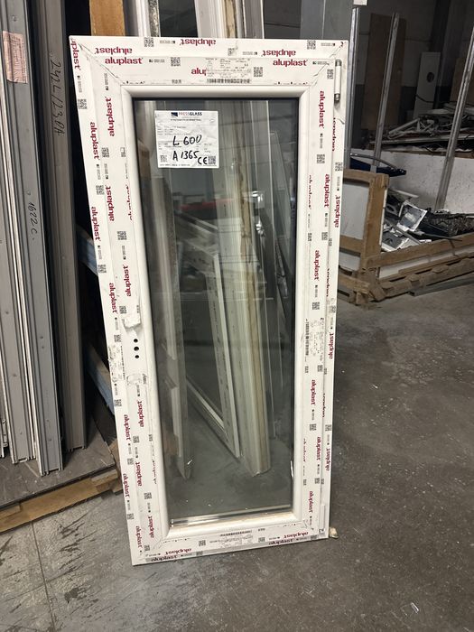 Janela PVC oscilobatente 60L/136,5A