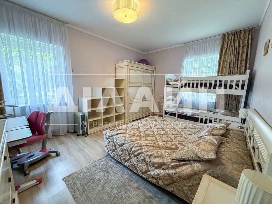 ТОП будинок на Дніпрі 250 м2 , 3 спальні